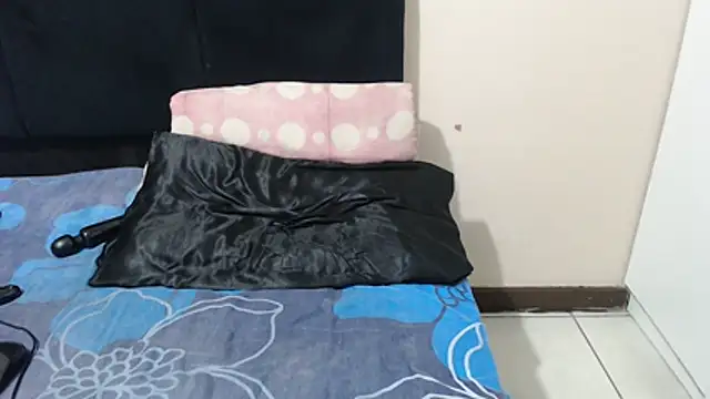 SweetHotBabby18 webcam