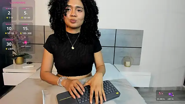 Kiraspell live cam on StripChat