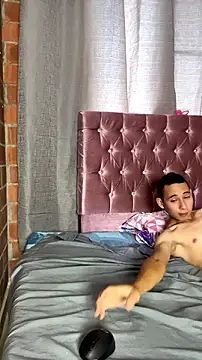Antonella_And_Thiago webcam