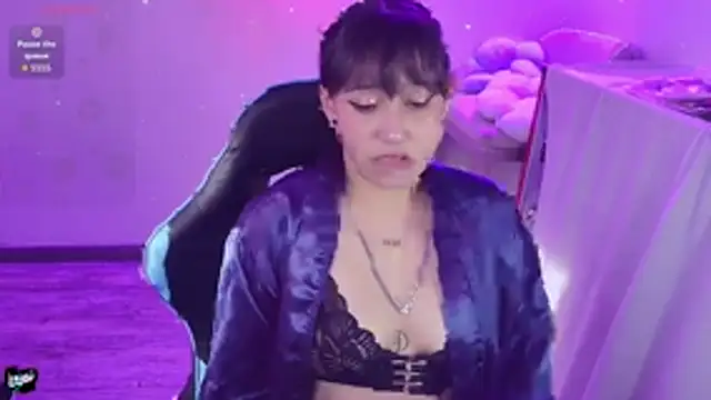 Skarlet_Adams28 live cam on StripChat