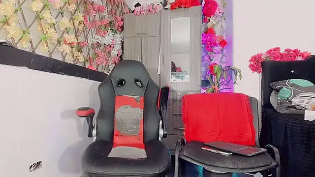 Thiara_veky_ webcam