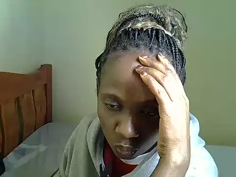 Pearl_petite webcam