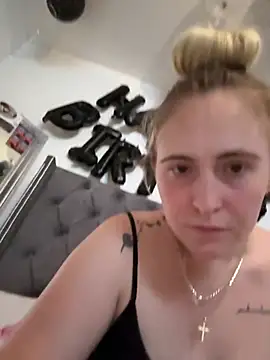 BaddieRiRi224 webcam