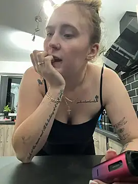 BaddieRiRi224 webcam