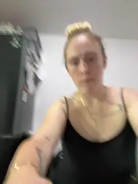 BaddieRiRi224 webcam