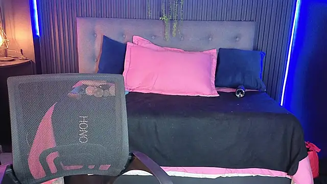 sasi_luna live cam on StripChat