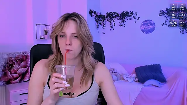 olivia_kit (G young) - show boobs