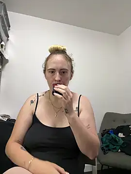 BaddieRiRi224 webcam