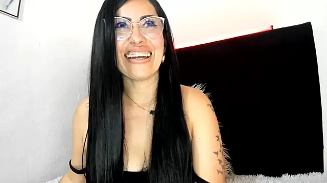 Tania_mature live cam on StripChat