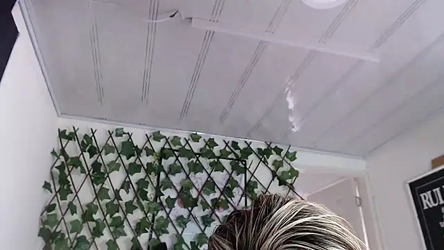 Violettasquirt webcam