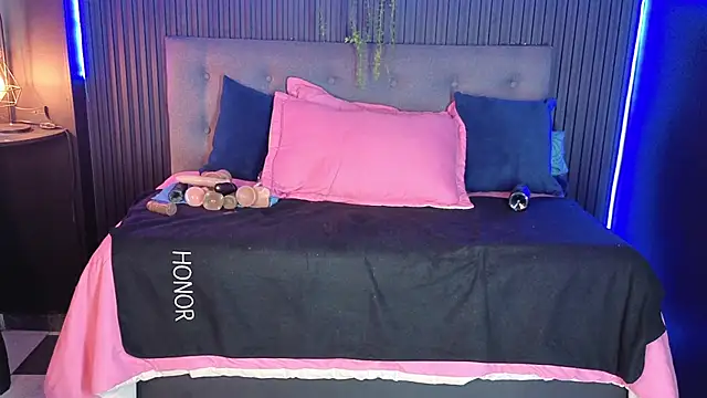 sasi_luna live cam on StripChat
