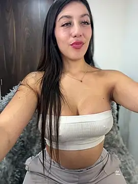 MiaJones21 webcam