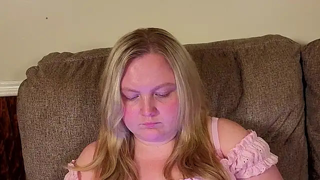 PhatAssBlond webcam