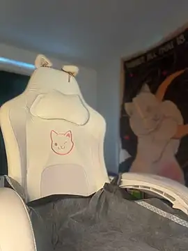 Lunalovesyou8 webcam