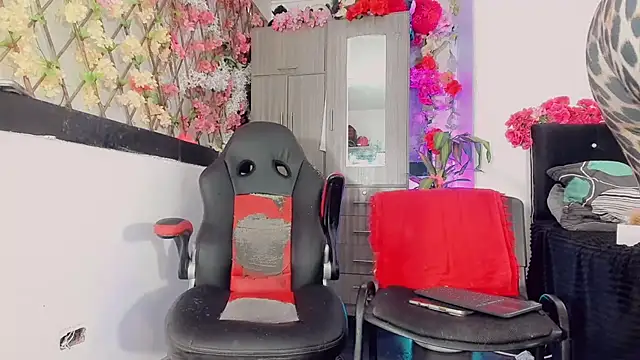 Thiara_veky_ webcam