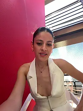alana15's live cam