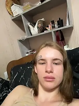 LeinaWoluers live cam on StripChat
