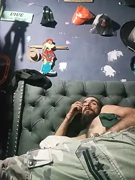 hairy_mannn webcam