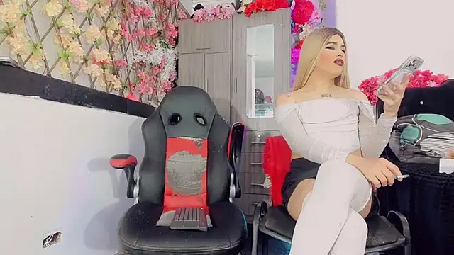 Thiara_veky_ webcam