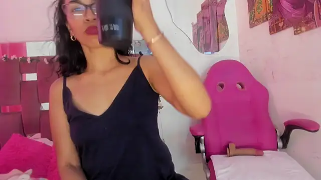 stacyfoxxx - Stacyfoxxx's free webcam - UK Sex Cams