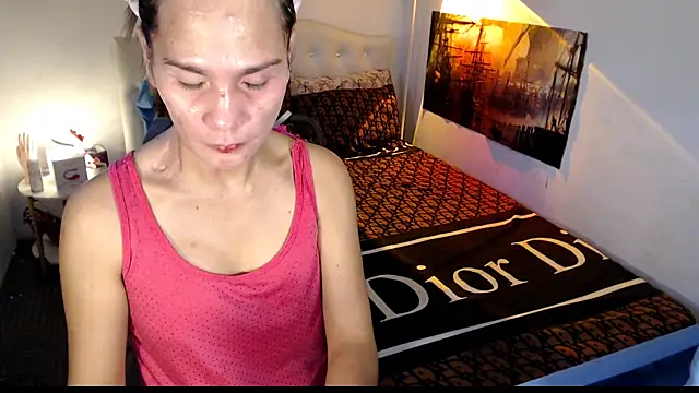 NinaDOM4CUM webcam