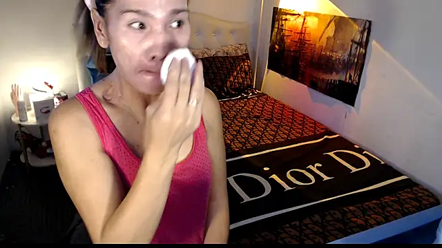 NinaDOM4CUM webcam