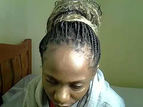 Pearl_petite webcam
