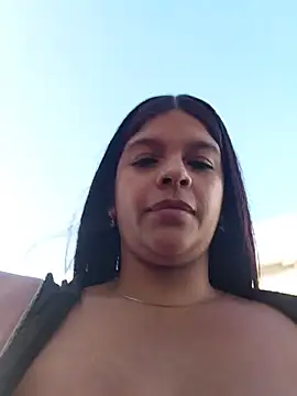 Layla-daring webcam