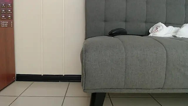 MiaAllure live cam on StripChat