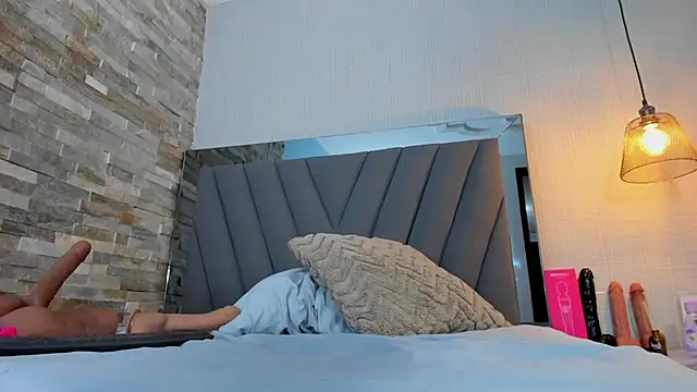 LUCIA_KHAN webcam