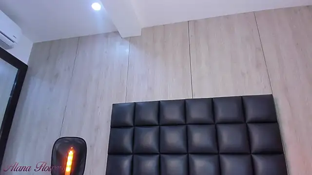 alana_flowers webcam