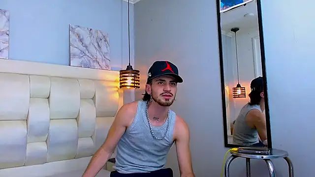 Lucas_Knight webcam