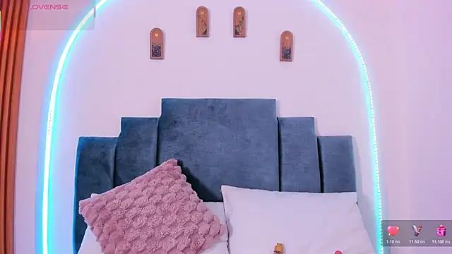 naomi__lux webcam