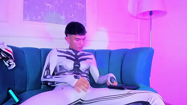 koa_sexx (M twink) - Helicopter cock mmm