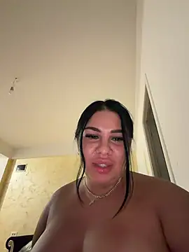 Brunetasexi69 webcam