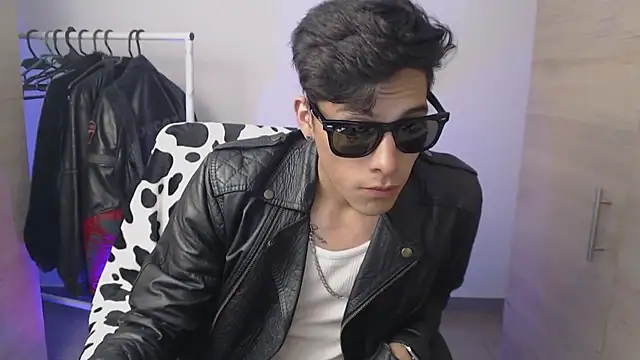 chomelo6 live cam on StripChat