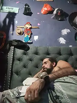 hairy_mannn webcam