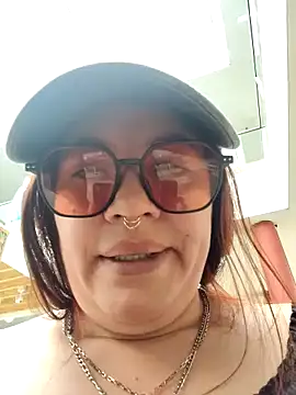 samm_curvy live cam on StripChat
