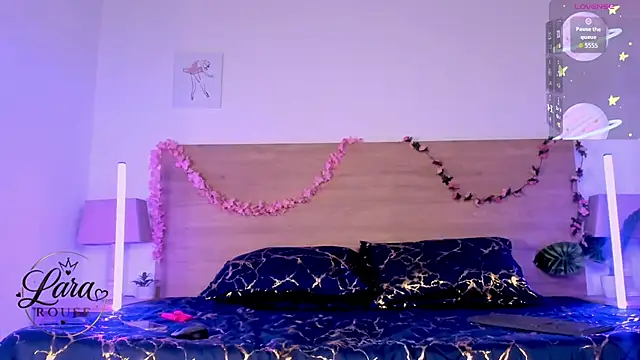 LaraRous webcam