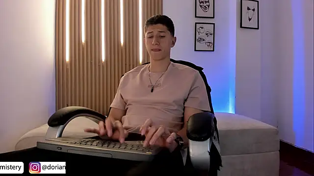 Dorianmistery2322_ webcam