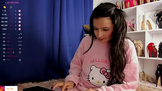 kariina__22 live cam on StripChat