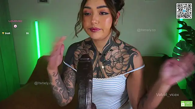 Melaniee_love webcam