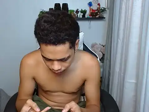 curlyasian_njxx webcam