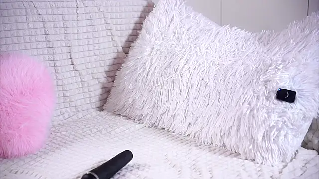 SunnivaCovil live cam on StripChat