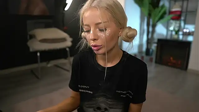 SerenaNoir live sex cam