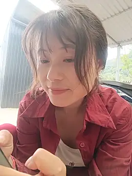 Linda-yiyi live cam on StripChat