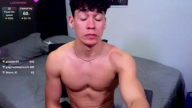 Luke_Muscle webcam