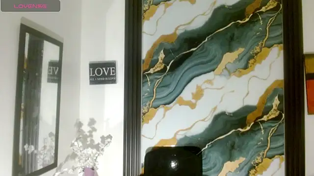 Sharlotte_Jones webcam
