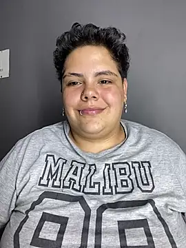 Hailey_Curvy webcam