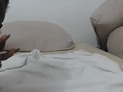 Sexy_trissy live cam on StripChat